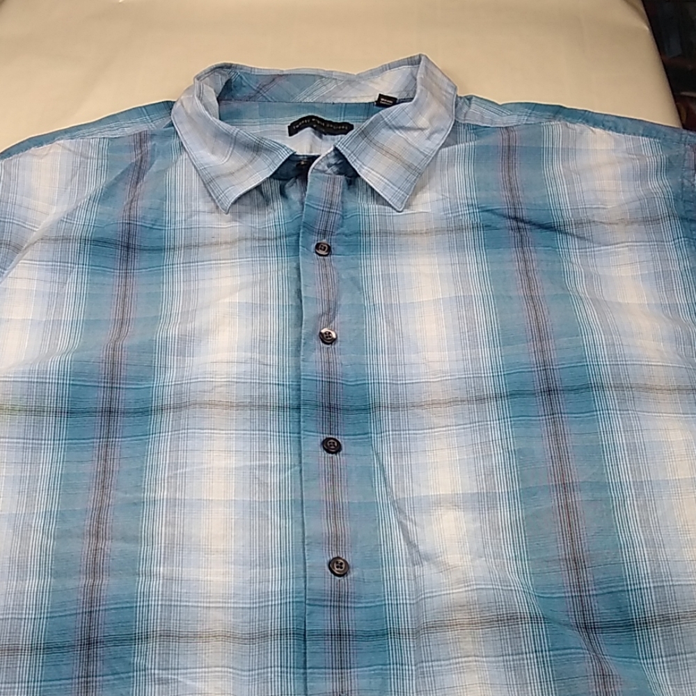 Short sleeve casual button down